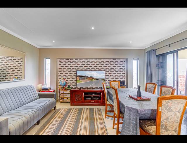 3 BEDROOM FREEHOLD FOR SALE IN LION PRIDE